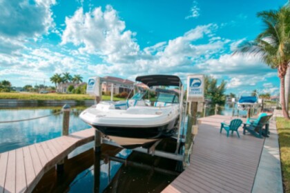 Rental Motorboat HURRICANE SD 2400 Cape Coral