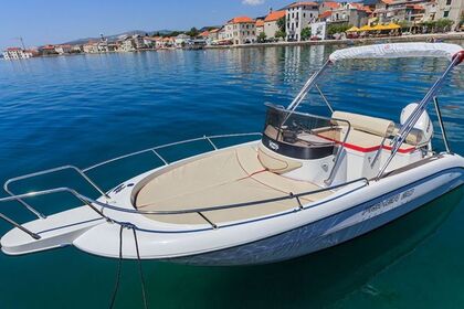 Hire Motorboat Fisher Fisher 20 Stari Grad