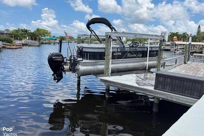 Hire Motorboat Lowe SS230 Cape Coral