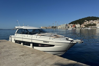 Charter Motorboat Jeanneau Leader 40 Stobreč