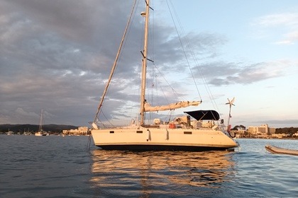 Beneteau amplico y cómodo