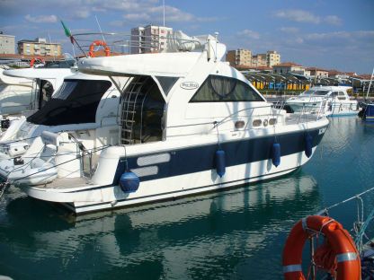 Location Bateau à moteur Blue Navy 400 Fly Santa Maria di Leuca