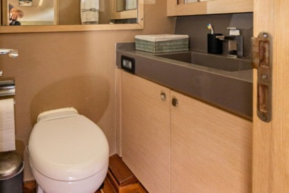 Luxury motor yacht with a capacity of 8 people