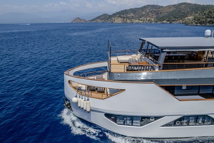 Custom built luxury motor yacht with a capacity of 12 people