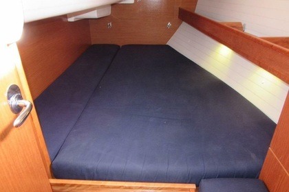 Enjoy relaxed sailing with the Bavaria 35