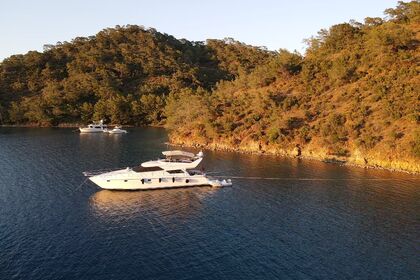 Luxury Motoryacht with a capacity of 6 people