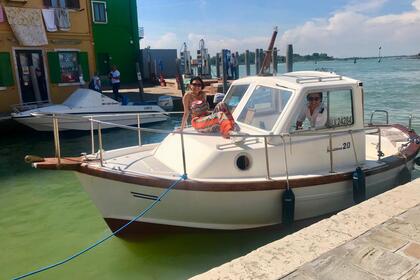 Barca a Venezia a Noleggio - Ormeggiata in Canal Grande a San Marco, 3052