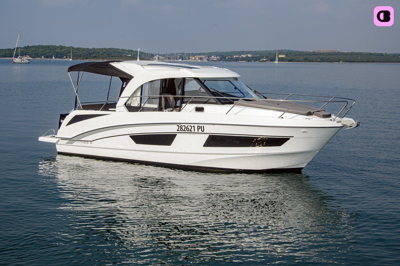 Motorboat Bénéteau
