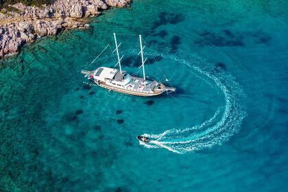 Charter Gulet (Bdq ) Luxury Gulet With A Fly Bridge Quality Crew And Service Bodrum