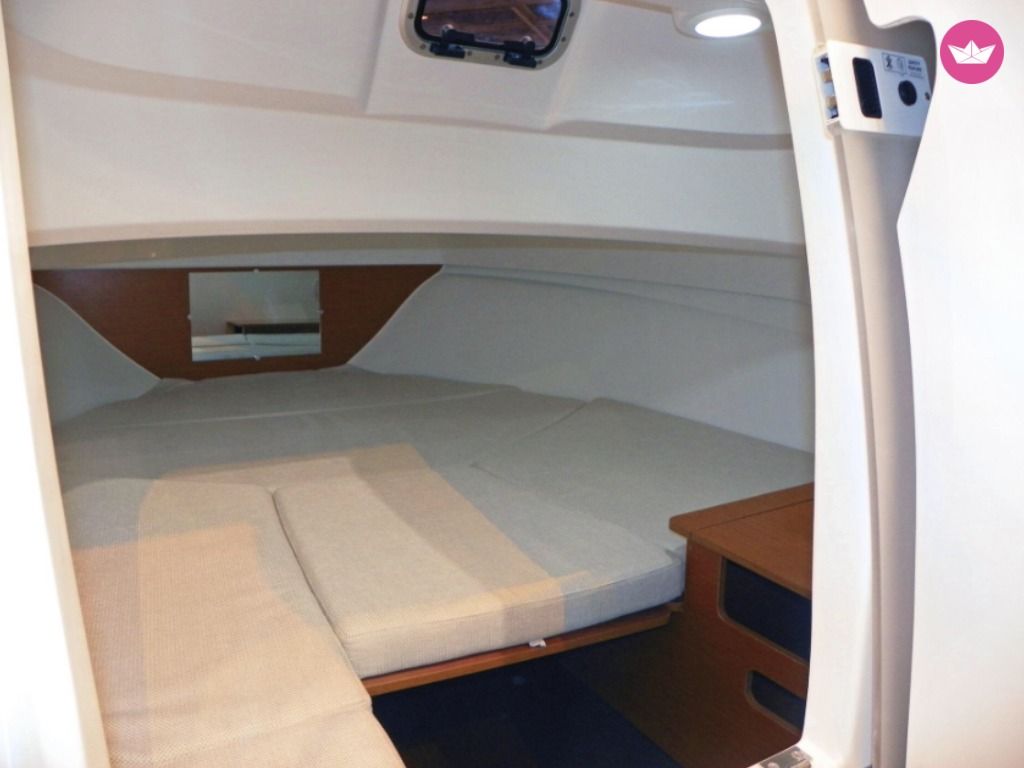 Charter Motorboat Jeanneau Cap Camarat 6.5 Wa Zadar