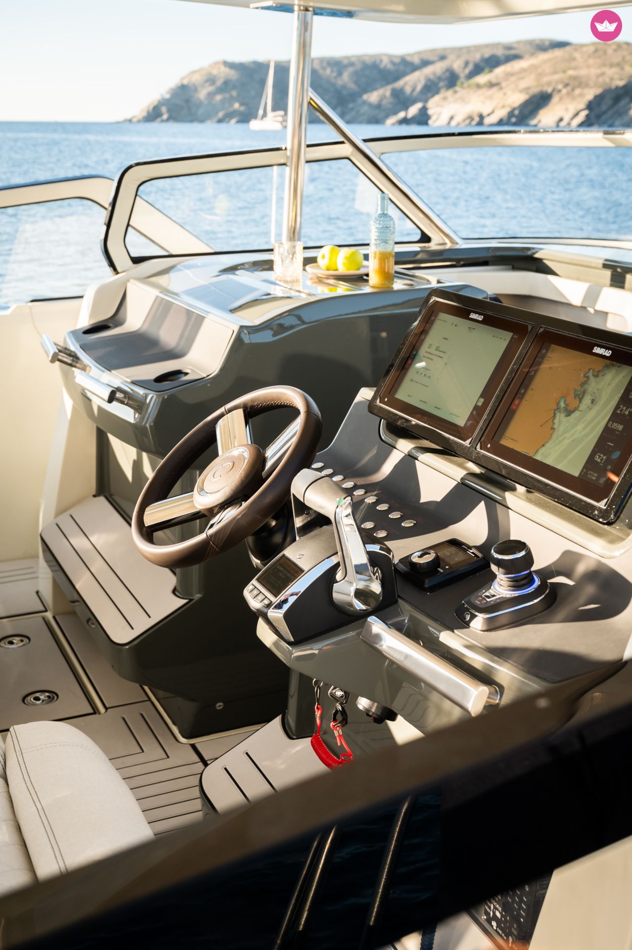 Bateau à moteur YOT YOT 36 600cv 8