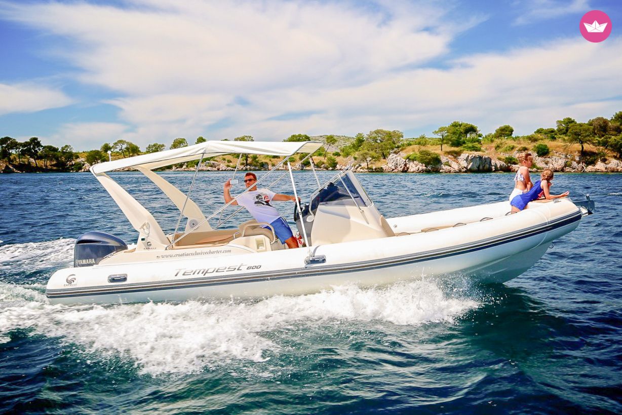 Bateau à moteur CAPELLI TEMPEST 800 300cv 5