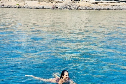 Private  Santorini  Cruises Tiara 33