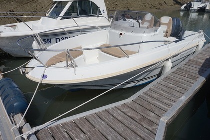 Hire Motorboat Jeanneau CAP CAMARAT 5.50 WALK AROUND (Open) Le Pouliguen