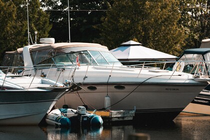 Hire Motor yacht Regal Commodore Toronto