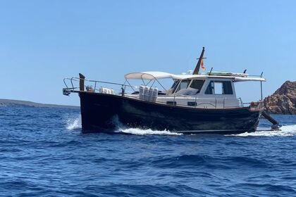 Hire Motorboat MENORQUIN YACHTS MENORQUIN 120 Mahón