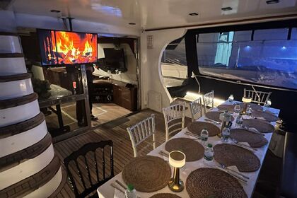 Spacious and comfortable yacht in the Bosphorus