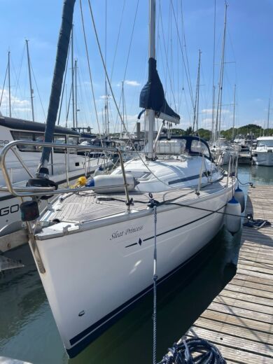 Southampton Sailboat Bavaria Cruiser 32 alt tag text