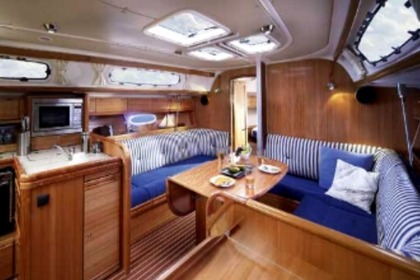 Aproveite o mar neste veleiro Bavaria 38 Cruiser