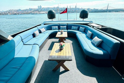 Ultra Luxury 30-Guest VIP Yacht – Premium Bosphorus Experience