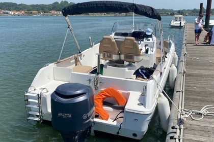 Hire Motorboat Jeanneau Cap Camarat 7,5 cc Anglet