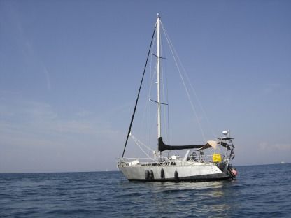 Charter Sailboat Chantiers Maritimes De Painpol Et Fécamp Trisbal 36 Arzal
