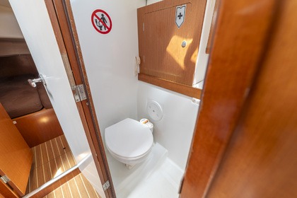 Private cruises in Halkidiki on a Beneteau 43