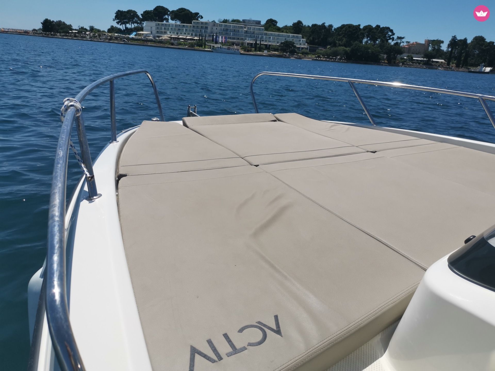 Quicksilver Activ 675 Sundeck