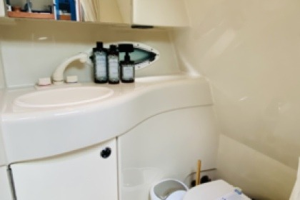 Enjoy between lake and mountains aboard our magnificent Bayliner 255!