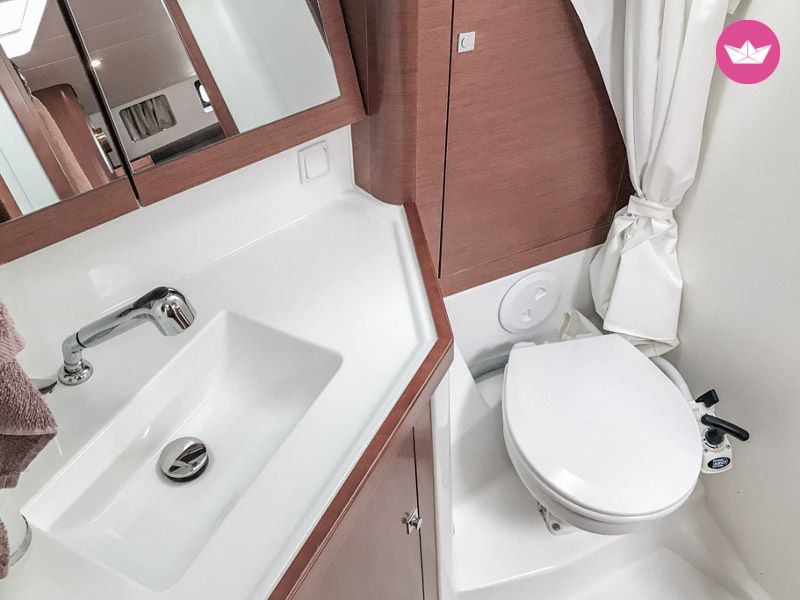 Beneteau Oceanis 45 (4 Cabs) in Kotor for hire