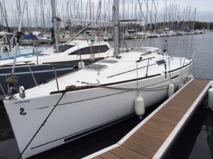 Charter Sailboat Beneteau First 25.7 Quiberon