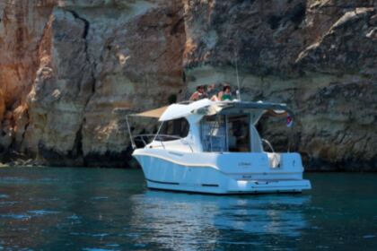 Hire Motorboat Jeanneau merry fisher Malta