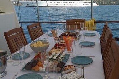 D420 Deluxury Gulet Yacht For 8 People