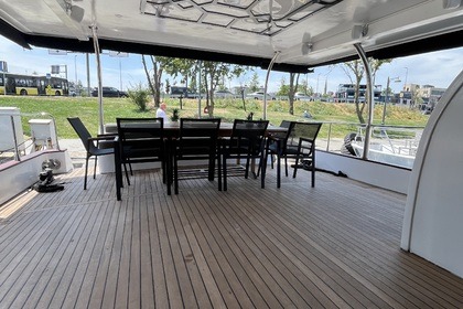 Premium Yacht Tours: Bosphorus and Islands Escape