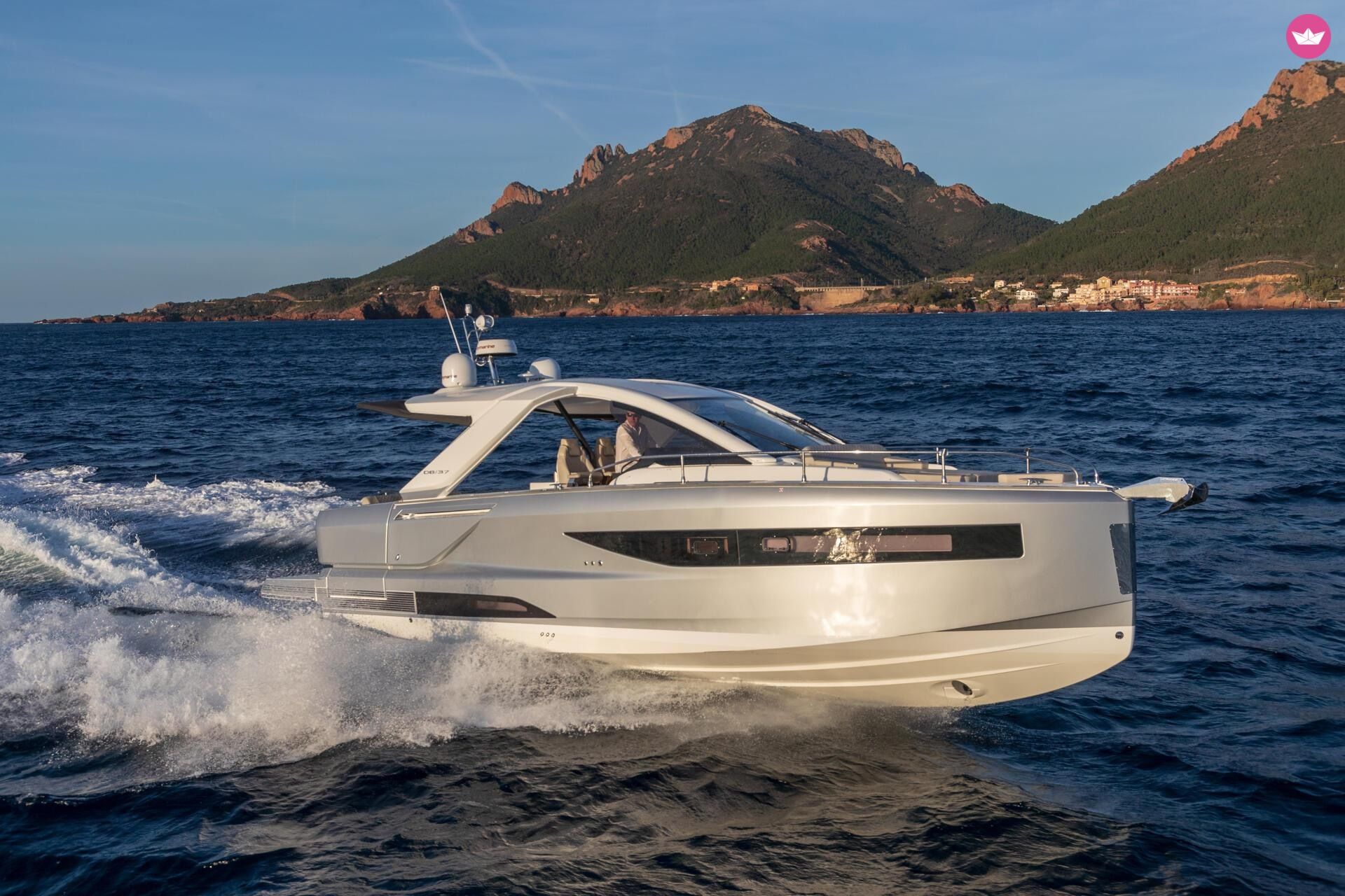 Bateau à moteur Jeanneau DB 37 640cv