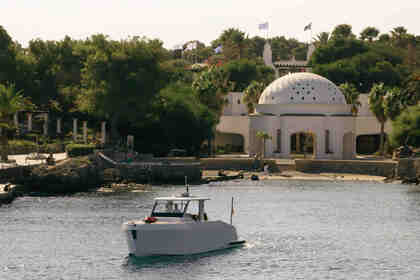 Experience Luxury and Safety Aboard the Mazu Yachts 42!