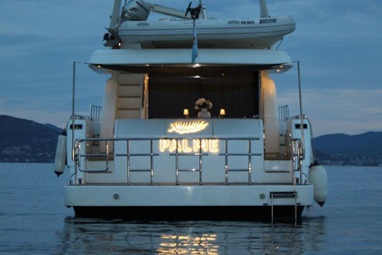 Hyra båt Motorbåt Uniesse 72 flybridge Cannes