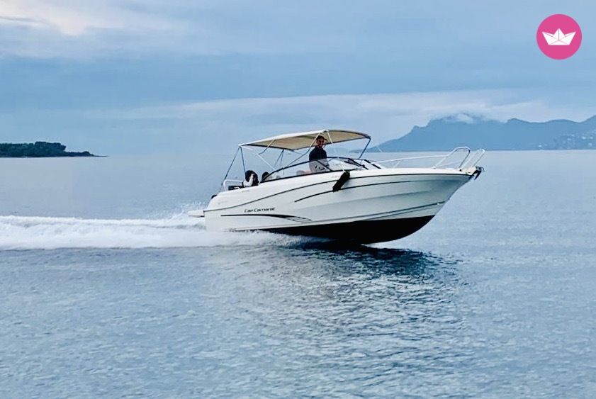 Bateau à moteur Jeanneau Cap Camarat 7.5 br2 300cv 2