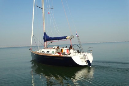 Charter Motorboat Beneteau First 36.7 Vila Nova de Gaia