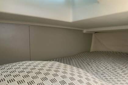 Location Beneteau Flyer 8 Grand Prix à la journée, à la demi-journée et apéro bateau en fin de journée ....