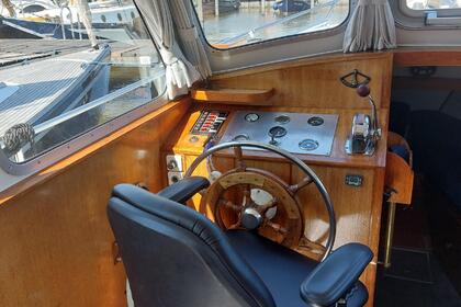 De Goudvink, a cozy two-person motorboat