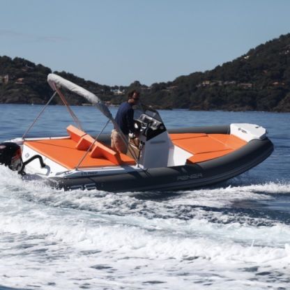 Location Semi-rigide Renier R6 Le Lavandou