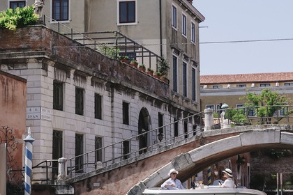Electric boat and food taste experience in Venezia
