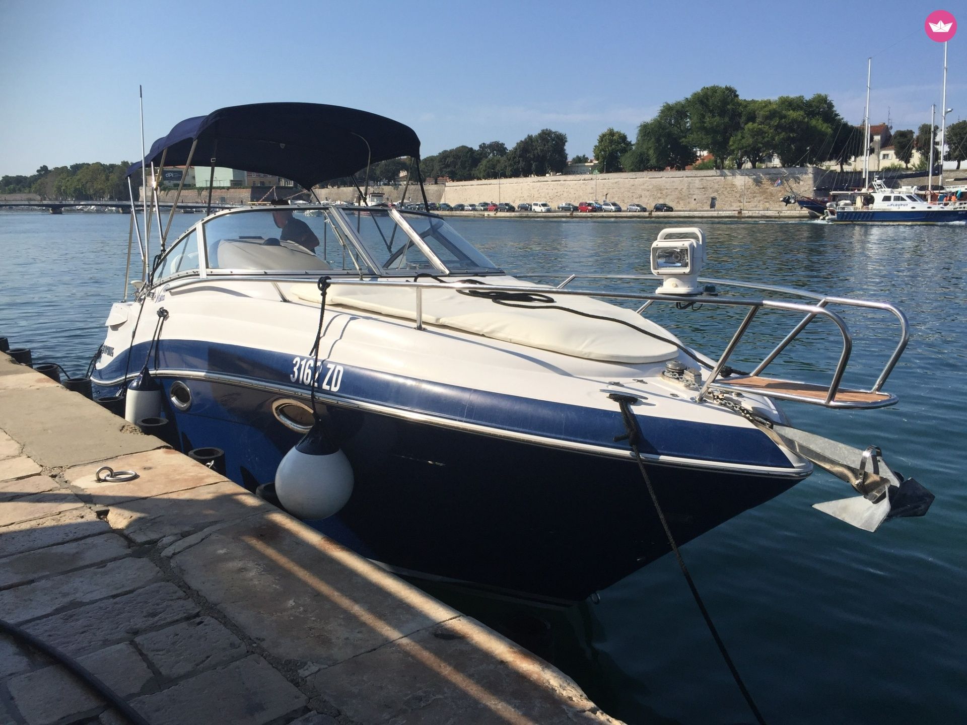 Motorboat Four Winns 258 Vista for rental