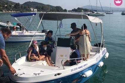 No license required 60hp 7persons Center Console rental in Nikiana