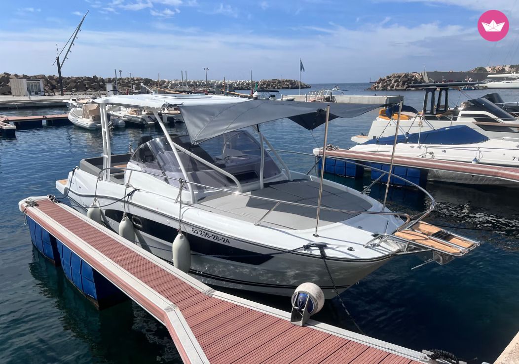 Bateau à moteur Jeanneau Cap Camarat 9.0 WA 400cv 3