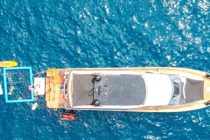 Hire Motor yacht Sanlorenzo 82 SL Saint-Tropez
