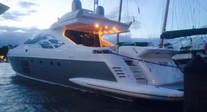 Rental Motorboat Azimut 86S Miami
