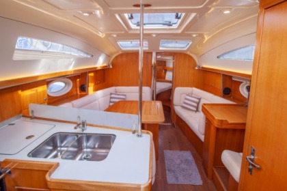 Rent this sailing boat and get to know the beaches