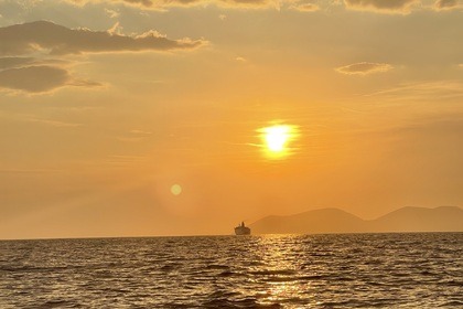 Olympia 008 Speedboat